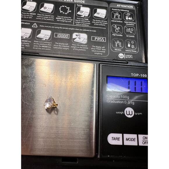 10k gold LUX 8.3mm cubic zirconia pendant - Picture 9 of 9